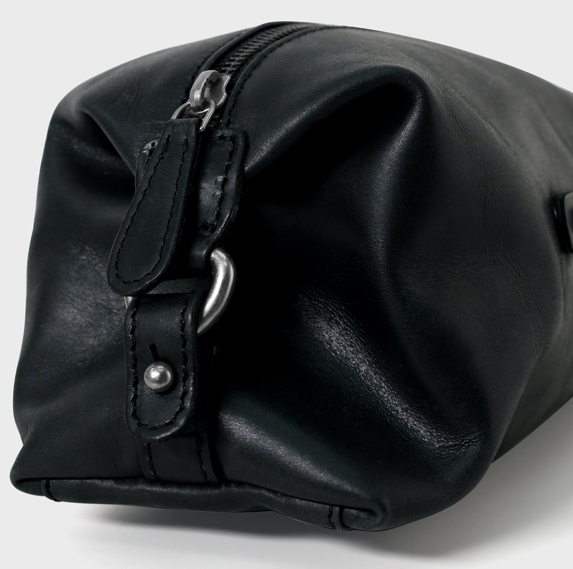 Collar Stud Leather Washbag - Black