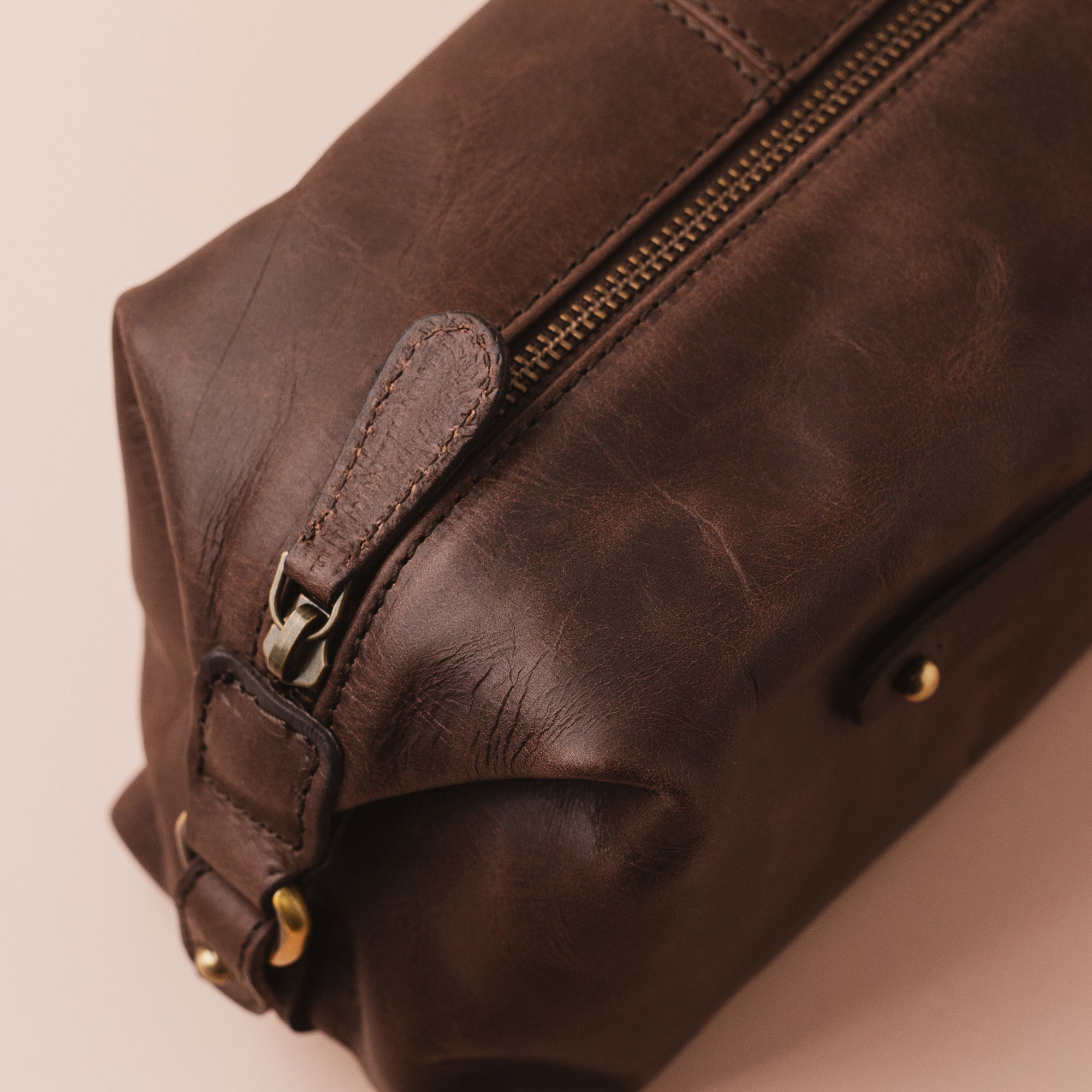 Collar Stud Leather Washbag - Brown