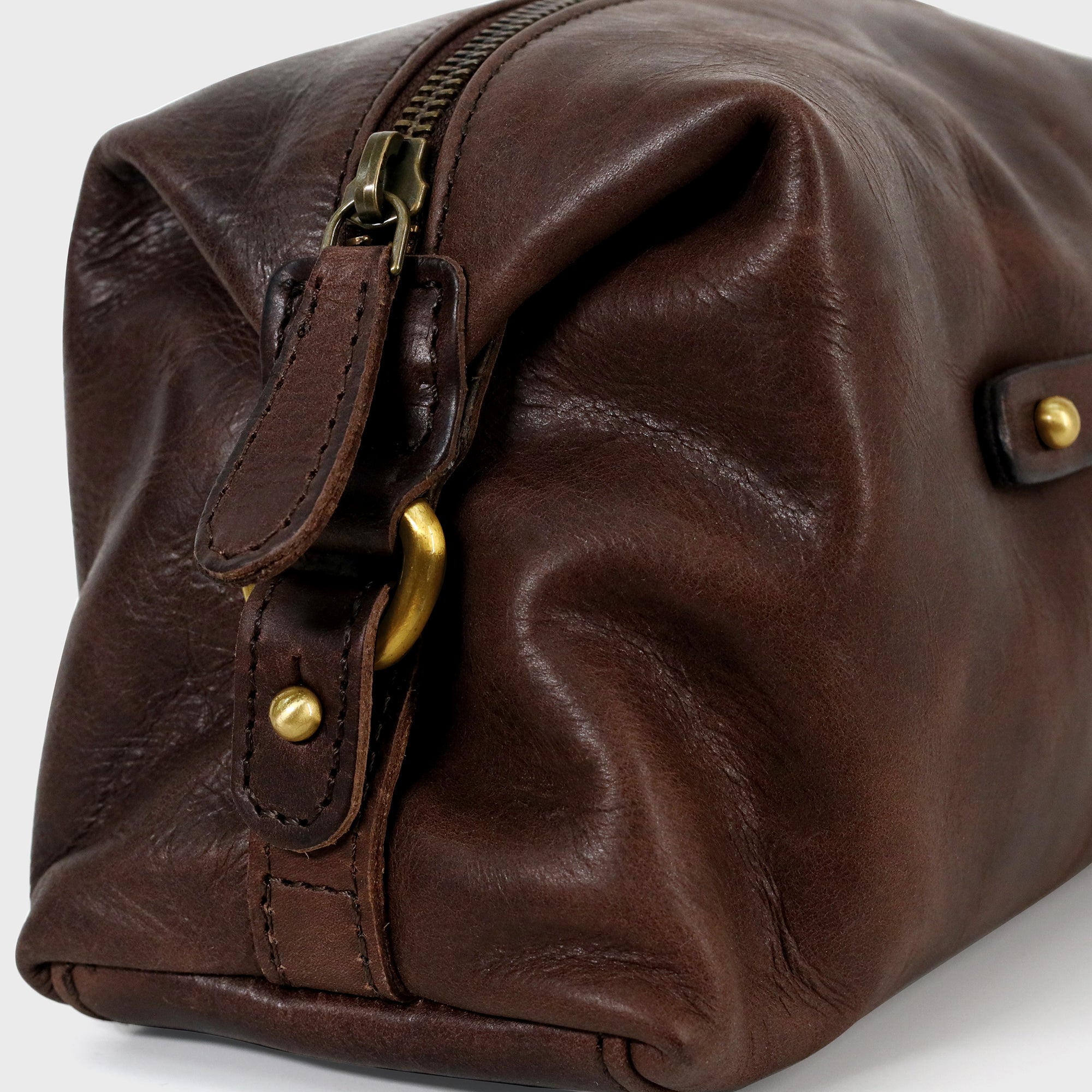 Collar Stud Leather Washbag - Brown