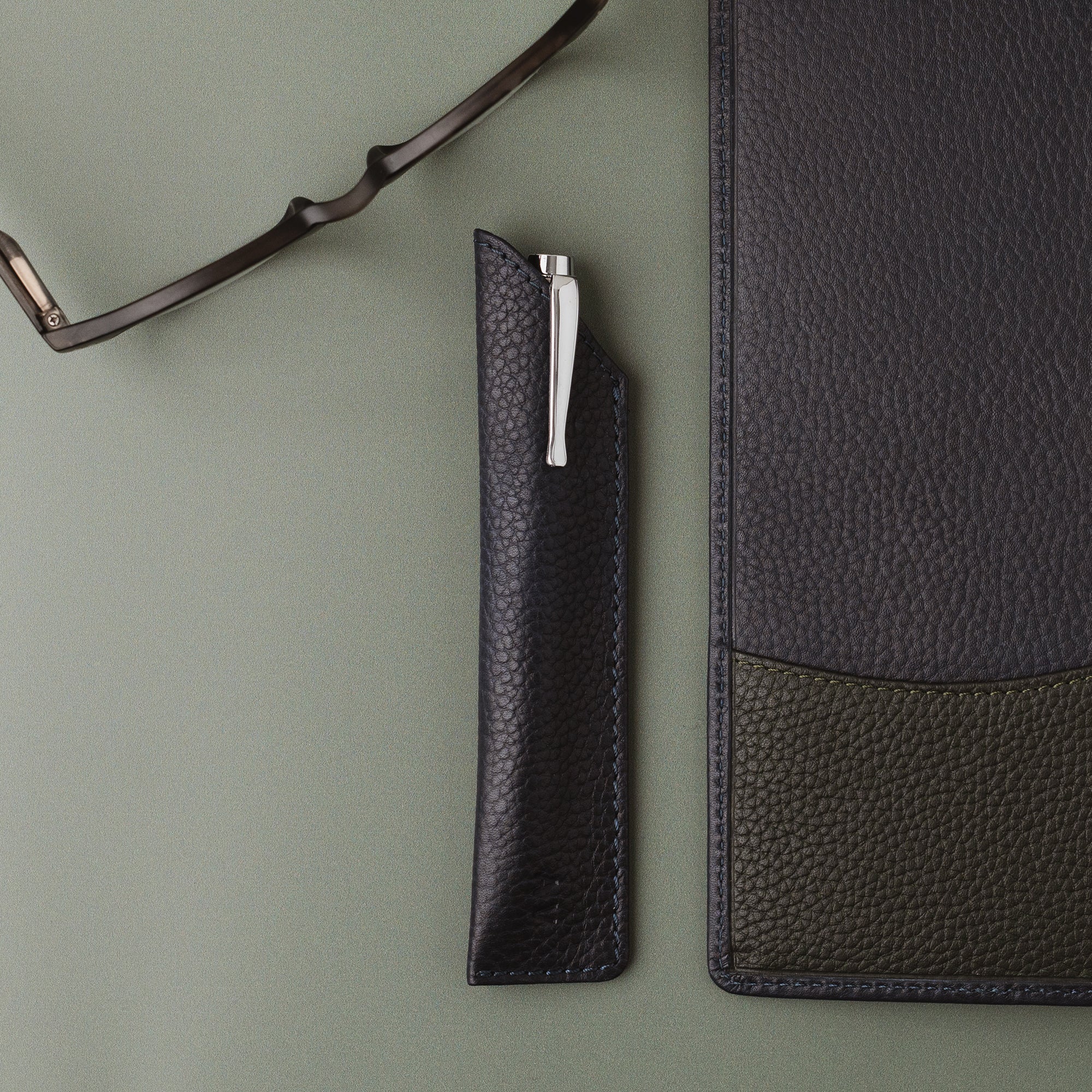 Pebble Grain Leather Pen Holder - Navy