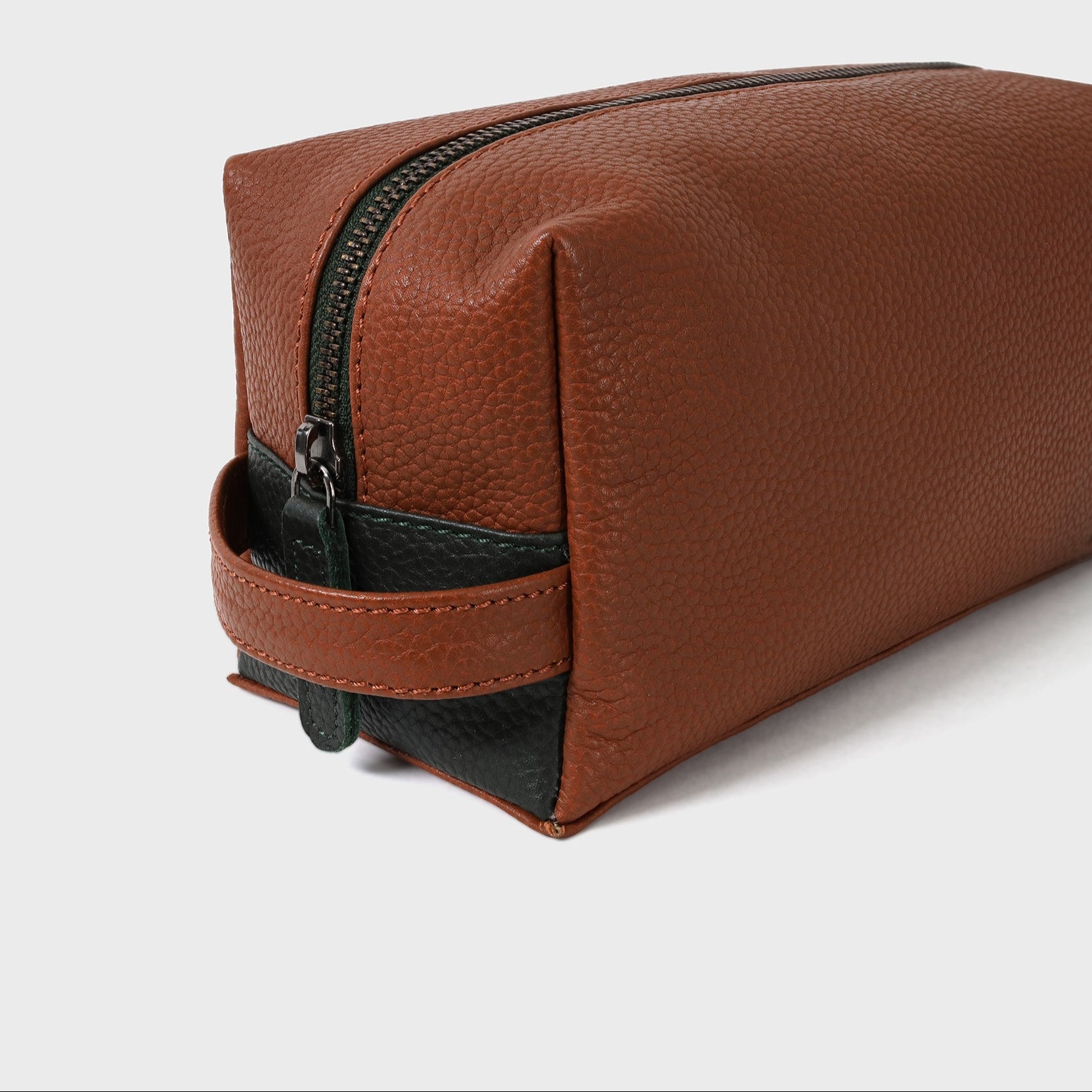 Pebble Grain Leather Boxy Washbag - Tan / Green